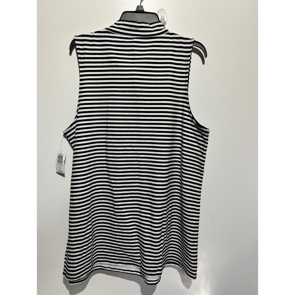 Torrid Striped Sleeveless Zip Up Mock Neck Foxy Top Black White 4 4X 26 NEW - Picture 8 of 10